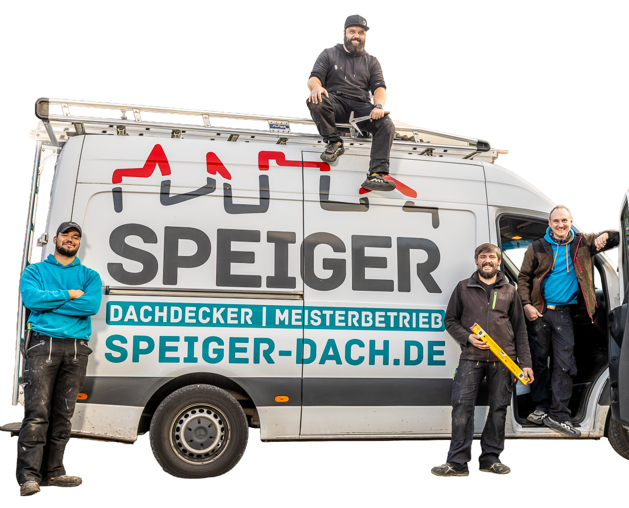Teamfoto der Dachdeckerfirma Speiger vor dem Firmenauto, Robert Speiger mit drei mitarbeitern