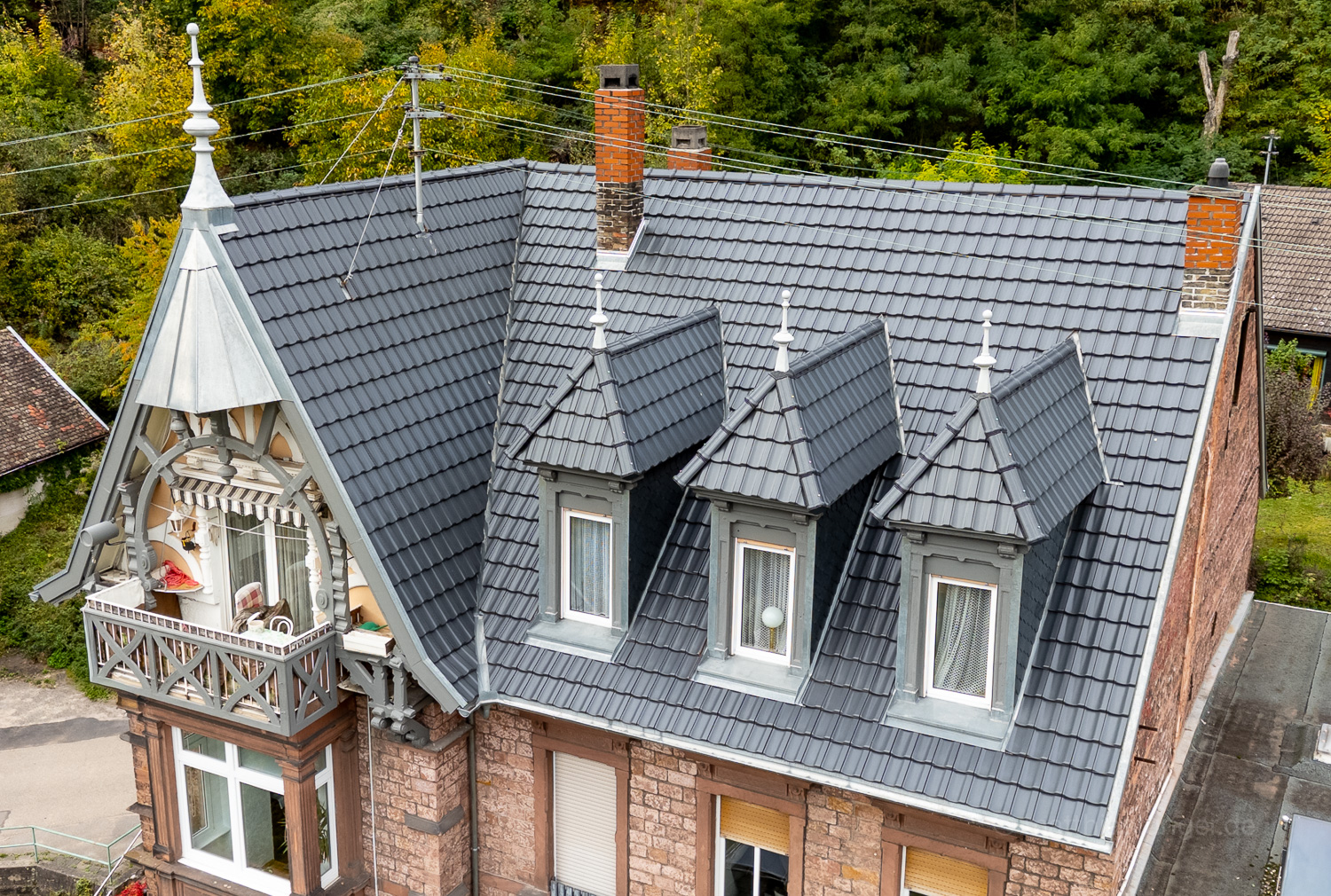 Die richtige Wahl der Dachmaterialien – warum ein gutes Dach nicht beim Ziegel endet